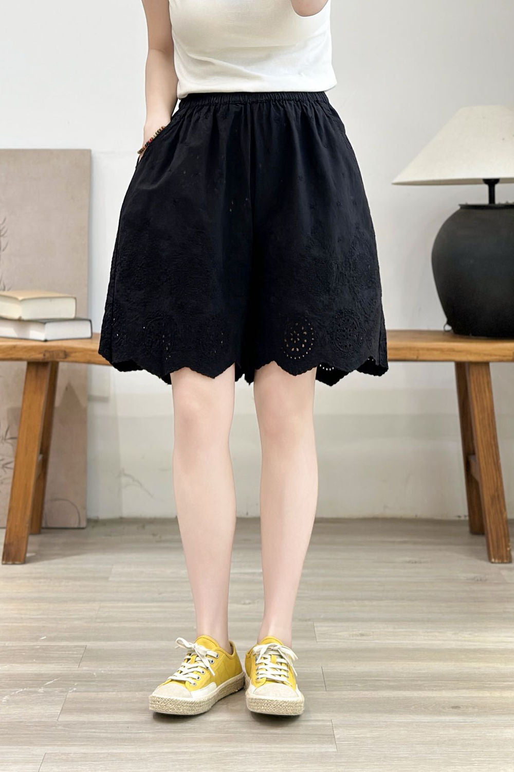 Casual Commuter Hollow Embroidery Five-point Wide Leg Shorts