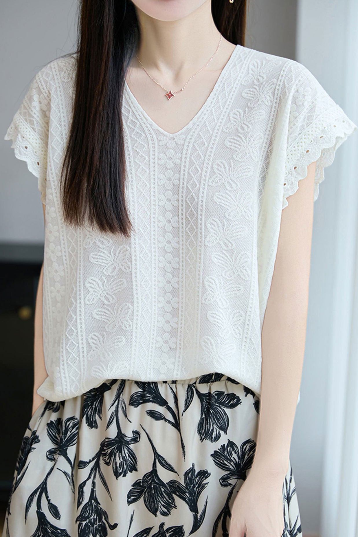 Fresh V-Neck Jacquard Ruffled Blouse