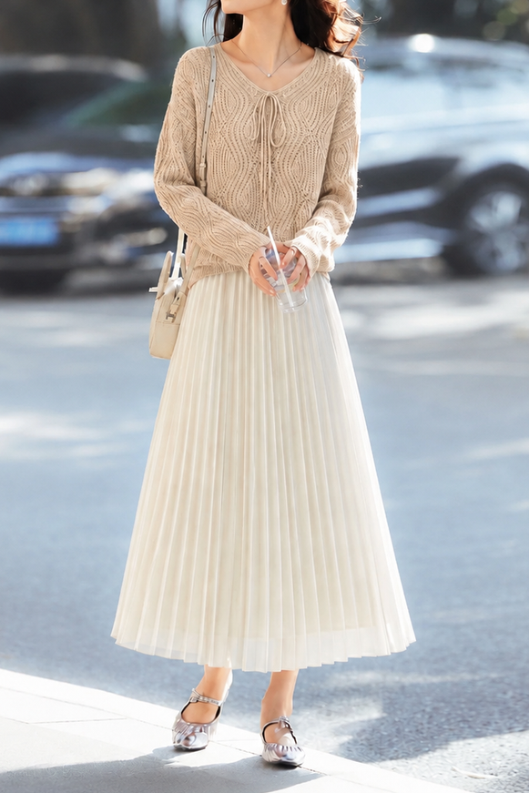 Exquisite Date‑Style V‑Neck Long‑Sleeve Knit Sweater With Tie Detail