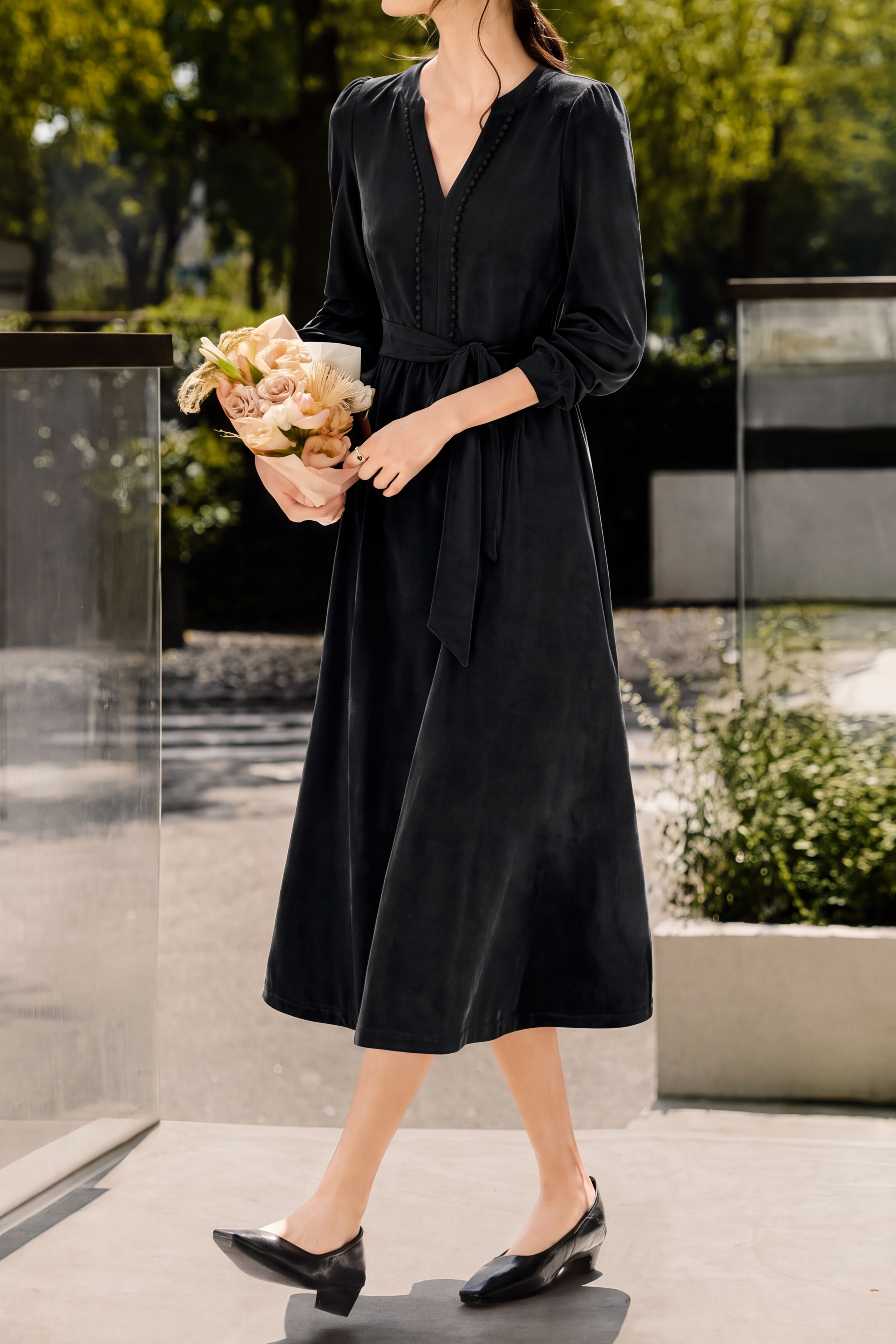 Elegant Small Open V‑Neck Long‑Sleeve Midi Dress