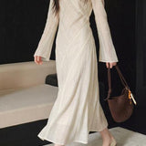 Chic Round Neck Dress with Diagonal Seams and Defined Waist