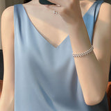 Double-shoulder strap fitted V-neck tank top