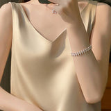 Double-shoulder strap fitted V-neck tank top