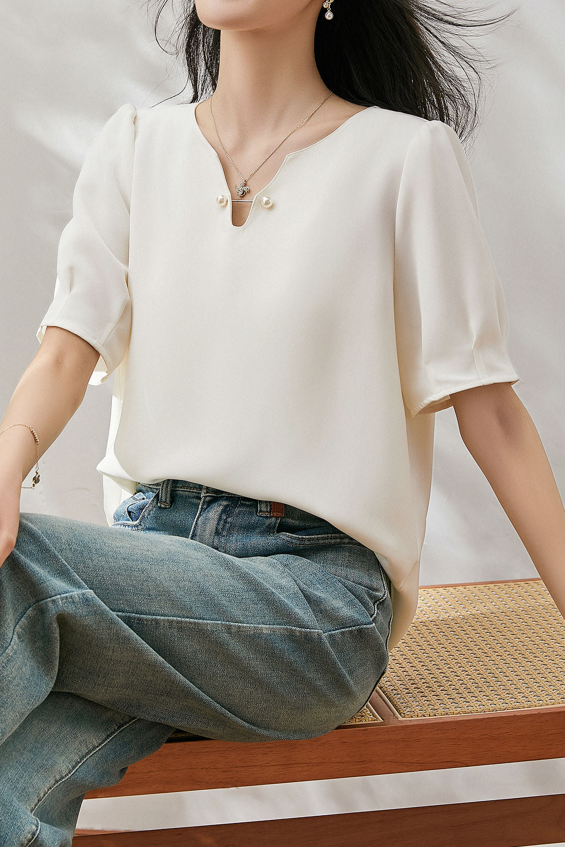 Solid color V-neck pearl shirt - liwisi