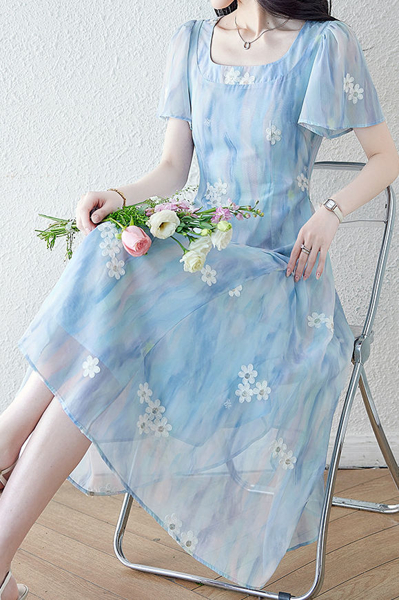 Square neck embroidered mixed color dress liwisi Square neck embroidered mixed color dress liwisi