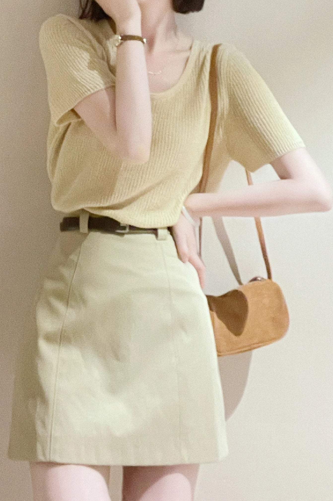 二点セット　ラウンドネックシンプル半袖ニット＋シンプルデザインベルテッドスカート　裏地付 - liwisi