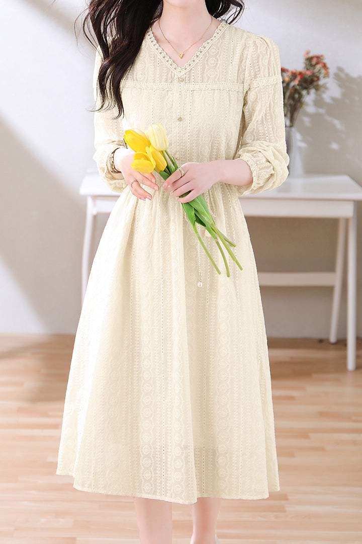 Vネックレース装飾フレア刺繍ワンピース　裏地付 - liwisi
