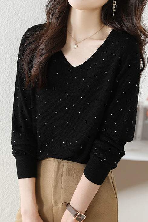V-neck knitted sweater with hot-fixed rhinestones. - liwisi