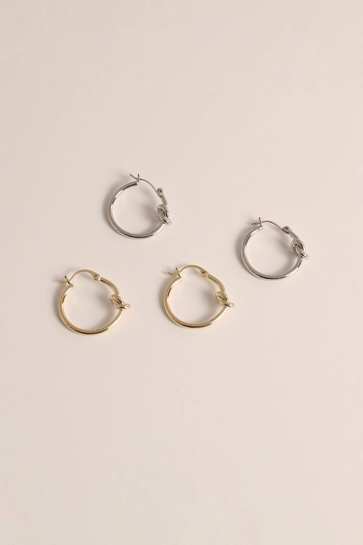 結びモチーフシンプルフープピアス　2色入 - liwisi