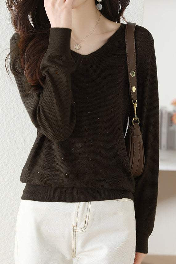 V-neck knitted sweater with hot-fixed rhinestones. - liwisi