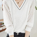 Elegant V-neck lace bottoming shirt