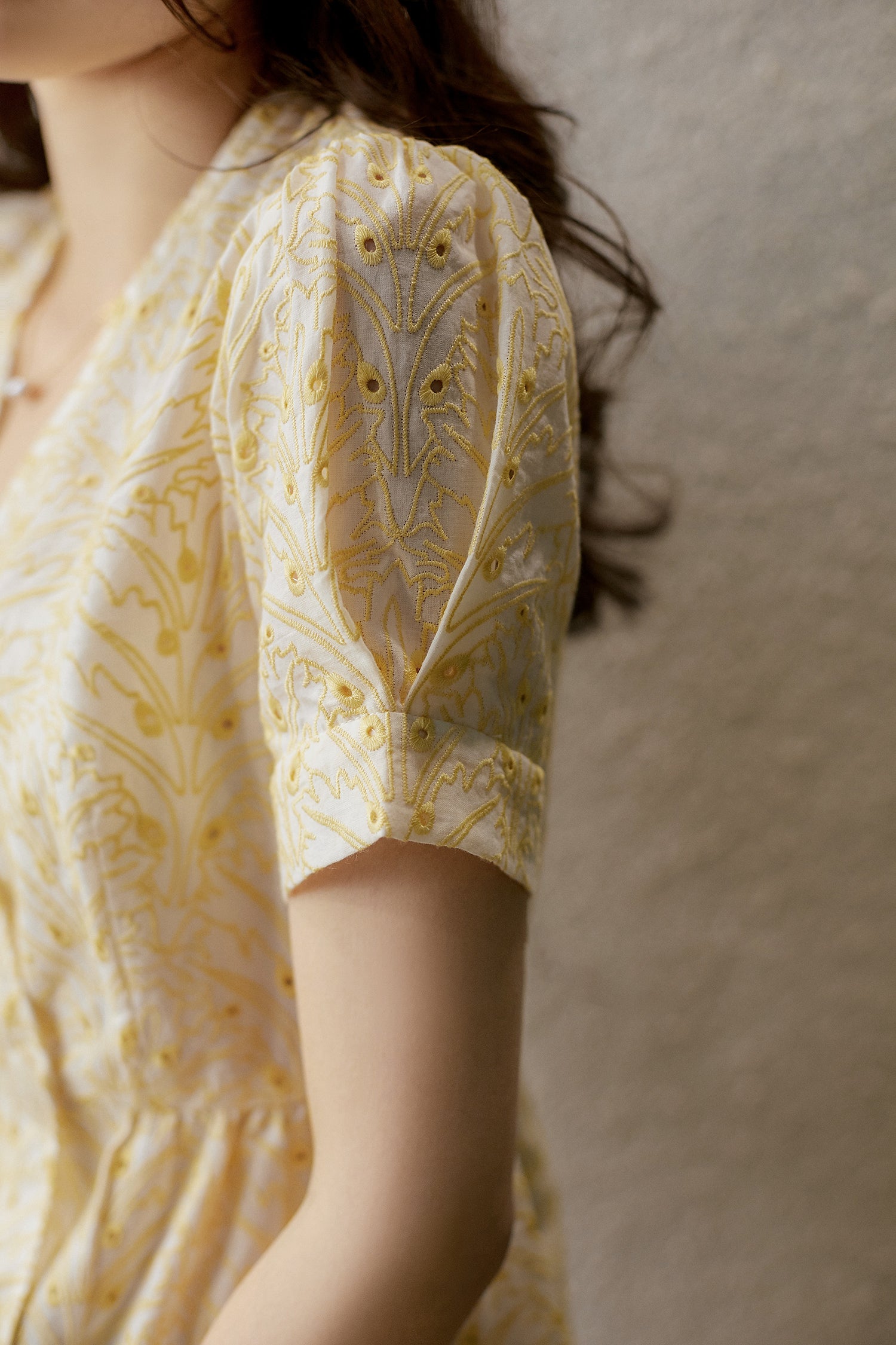 カシュクールボタン刺繡ブラウス - liwisi