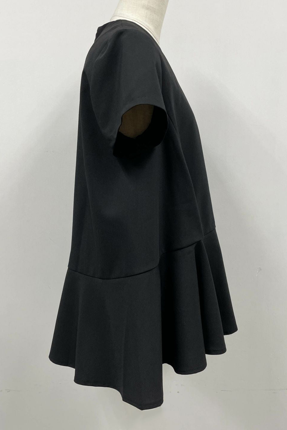ラウンドネックパール装飾ペプラムブラウス　2色入 - liwisi