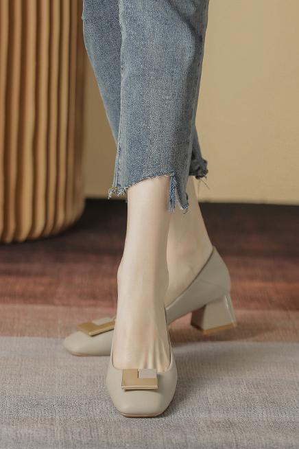 ゴールドプレートスクエアトゥ革パンプス　2色入 - liwisi